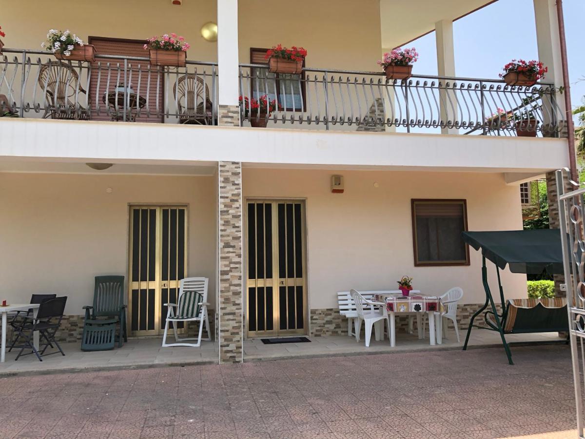 La Maison De Daniele Et Maria Fontane Bianche Exterior photo